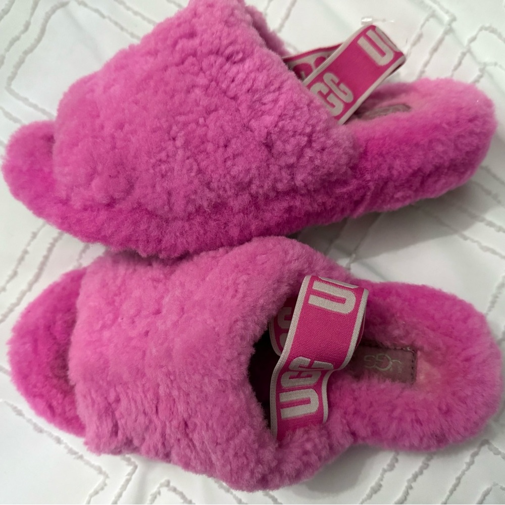 ✨️UGG Pink Fluffy Sandals✨️ - Picture 5 of 9